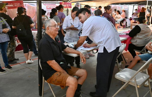 Gobernador Durazo beneficia a familias de la colonia Cuauhtémoc con jornada de “Sonora Atiende”