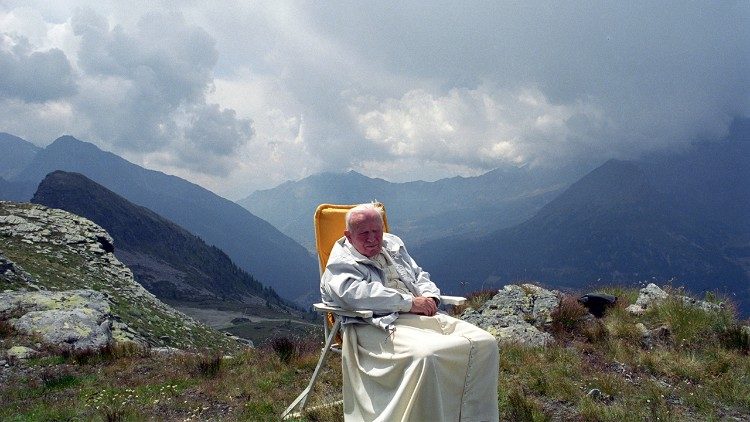 Juan Pablo II entre las montañas del Valle d'Aosta (foto d'archivio)