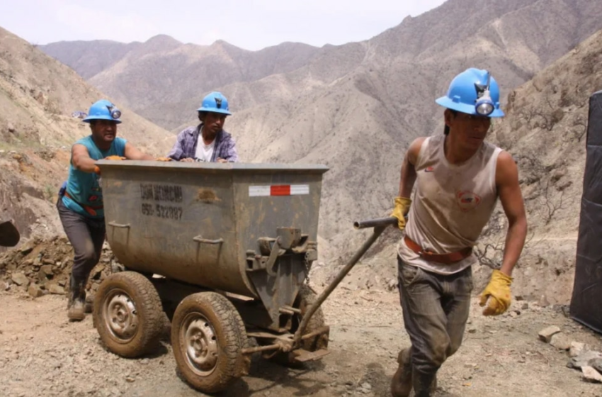 Minem simplificará procesos y supervisará derechos laborales: “La minería ilegal es un …