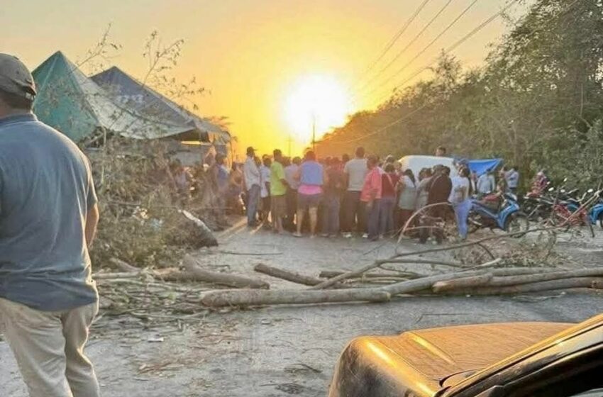 Se debe solucionar con prontitud el bloqueo carretero de la Península de Atasta