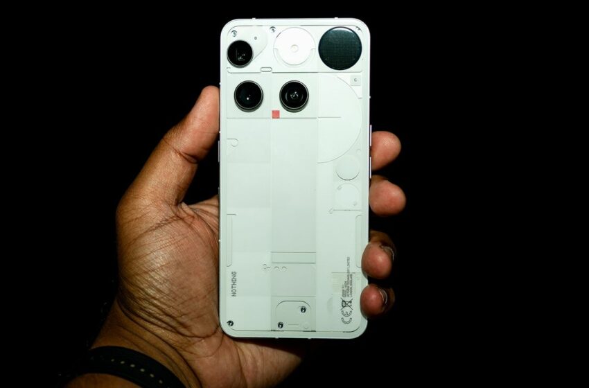 El nuevo nuevo Nothing Phone (3) y los Headphone (1) no se parecen en nada a lo que has visto antes