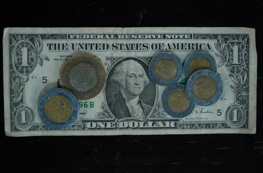 El peso mexicano sobre los 18.61 por dólar y el bitcóin en 115 mil dólares