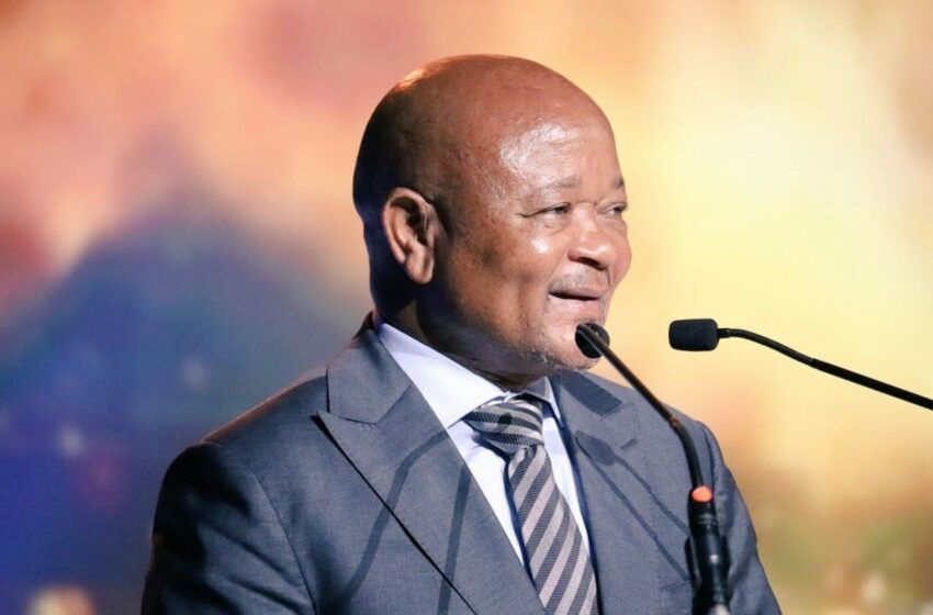 Cyril Ramaphosa aparta al ministro de Policía de Sudáfrica por denuncias de corrupción