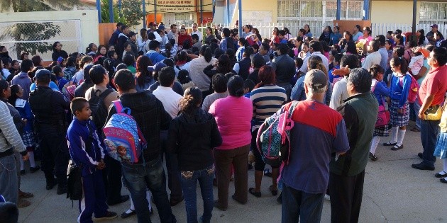 ¿Pueden retener la boleta de calificaciones de la SEP por no pagar?