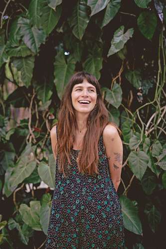 Mariana Matija explora sus sentimientos por la Tierra