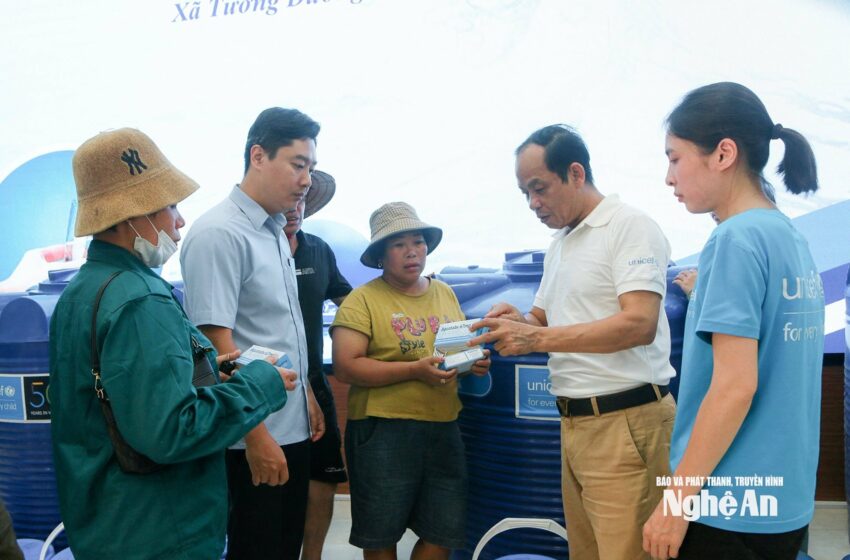 El Ministerio de Agricultura y Medio Ambiente entrega tanques de agua y pastillas … – Vietnam.vn
