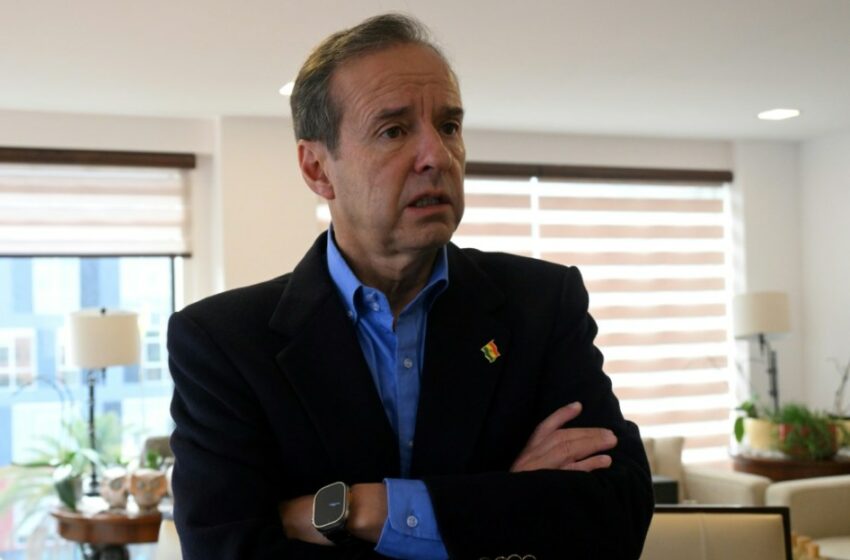 Candidato Quiroga traza una Bolivia de libre comercio y sin lazos con Maduro