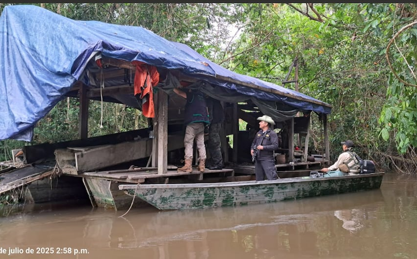 El campamento del patrón colombiano de la minería ilegal: 'Pastuzo' financiaba dragas en …