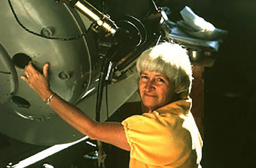 Carolyn Shoemaker, la mujer que descubrió cometas desde el patio de su casa