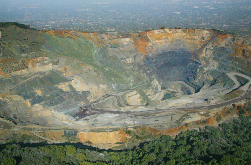 Comienza la limpieza del arroyo contaminado del condado de Santa Clara cerca de una …