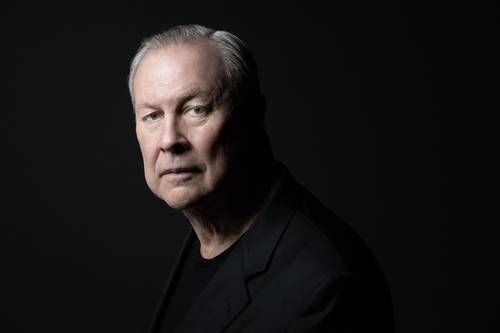 Falleció un gigante del teatro; Bob Wilson deja una “huella en la memoria del fuego”