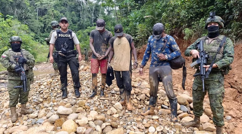 Ecuador destruyen un campamento ilegal de minería – Radio 3 Cadena Patagonia