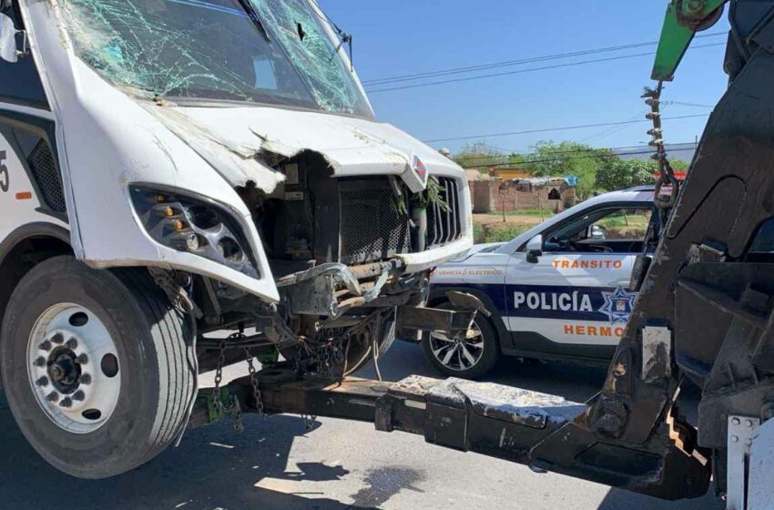 Accidente de autobús de personal provoca cierre de bulevar al norponiente de Hermosillo
