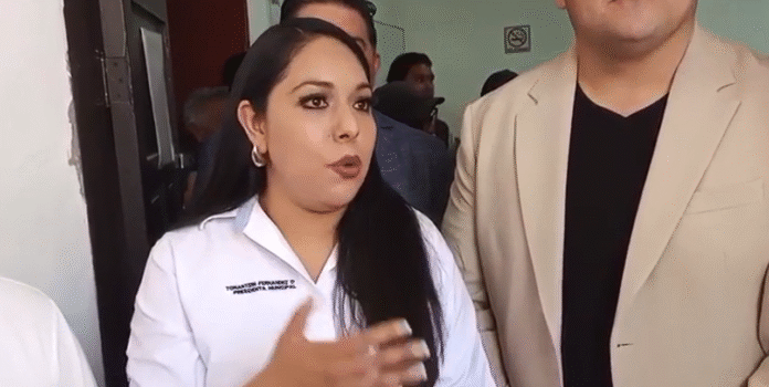  Tonantzin Fernández exhorta a comerciantes a exhibir precios en la Feria de Cholula 2025