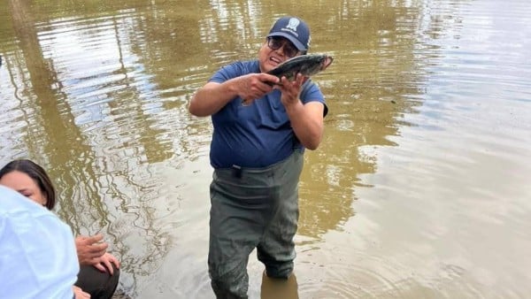 Siembran 5 mil peces en Presa de la Esperanza para fomentar pesca deportiva