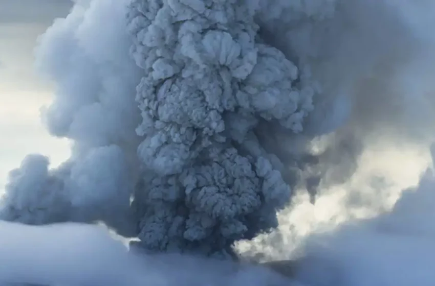  Un volcán en Kamchatka entra en erupción por primera vez en cientos de años