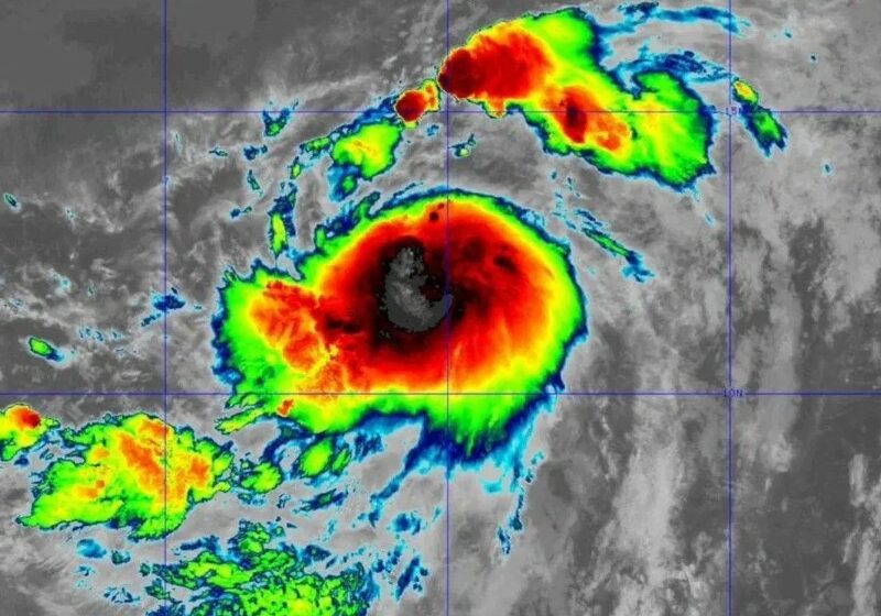 Tormenta "Gil" se fortalece, pero no amenaza a México | Meganoticias