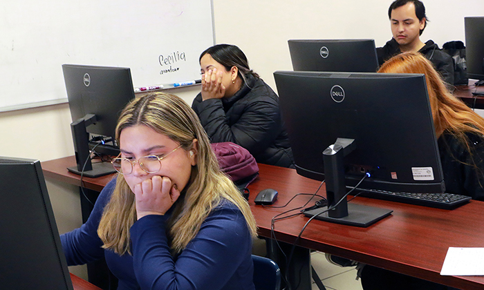  Instan a realizar examen para titulación de licenciatura; La Universidad de Sonora