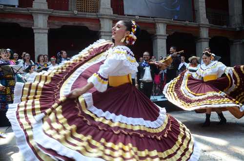  Cuatro grupos de música y baile darán funciones gratis para festejar el mes patrio