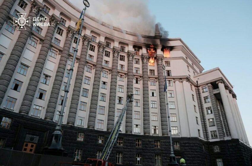  Rusia golpea la sede del gobierno de Ucrania en el mayor bombardeo de la guerra