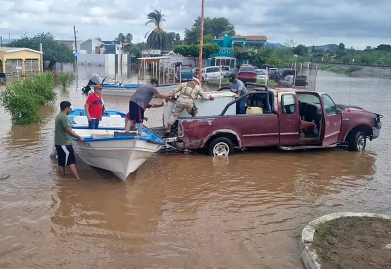  Lluvias del monzón dejan inundaciones, deslaves y evacuaciones en Sonora