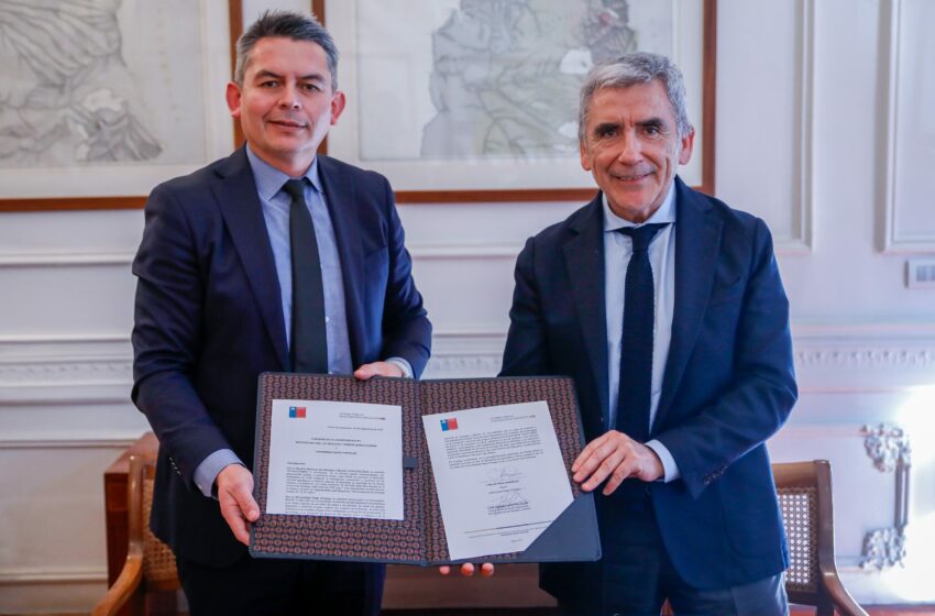  UDP firma convenio con SERNAGEOMIN para fortalecer la investigación en el área de …