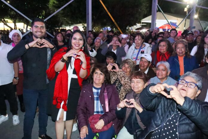 La Sonora Santanera puso a bailar a grandes y chicos en la Gran Feria de Cholula
