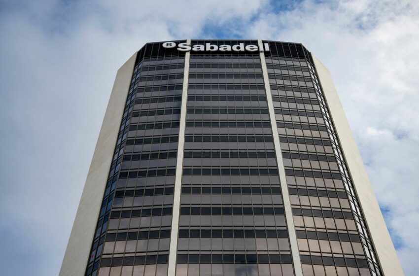  Directivos del Sabadell adquieren acciones del banco por 710.000 euros antes de que se conozca el resultado de la opa
