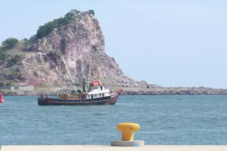  Tras el mal tiempo, salen flotillas camaroneras nuevamente a buscar la pesca en altamar