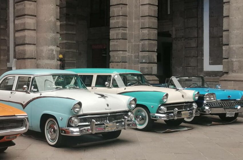  Exhibición de autos clásicos en Palacio de Minería tendrá coches que te transportarán a …