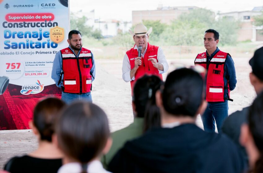 Supervisan Esteban y Toño primera etapa del drenaje sanitario en El Conejo