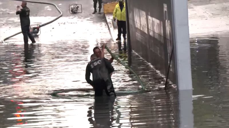 Asciende a 29 la cifra de muertos por fuertes lluvias en México – CNN
