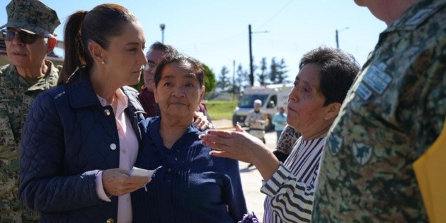  Sheinbaum llega a Huauchinango en Puebla y recorre las zonas afectadas