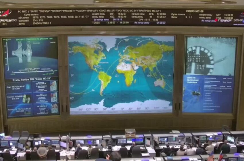  La Soyuz MS-2 se acopla tras su lanzamiento desde Baikonur