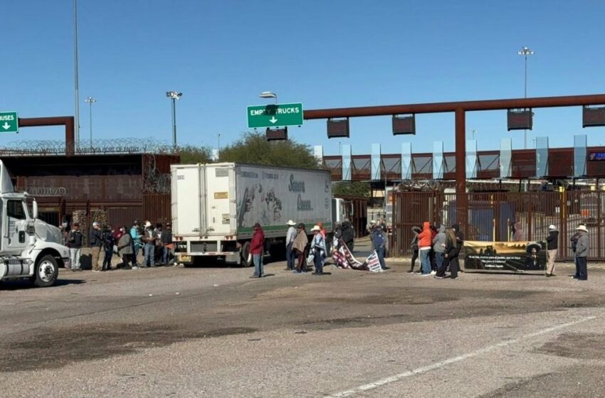  Bloqueos de agricultores y transportistas llegan a su tercer día en 10 estados del país
