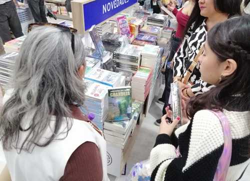  Editorial Planeta adelantó la venta de Grandeza, libro de López Obrador