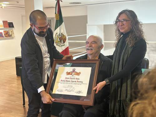  Martín Caparrós recibió en Madrid el doctorado honoris causa de la UdeG