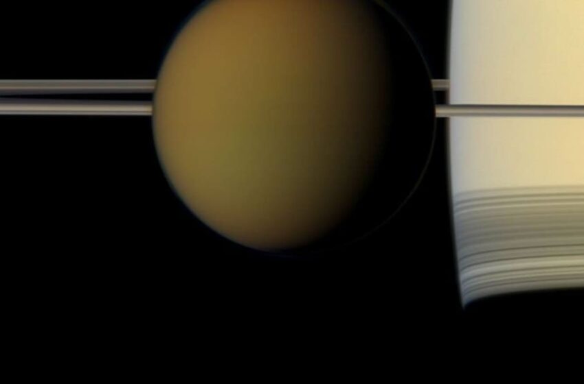  Nuevas evidencias apuntan a que Titán, luna de Saturno, no tiene agua líquida en su interior