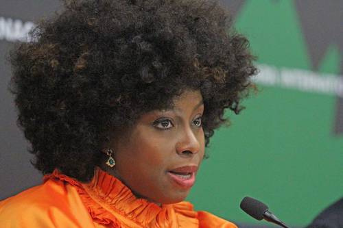  Chimamanda Ngozi lanzó en la FIL un mensaje sobre la identidad y el amor