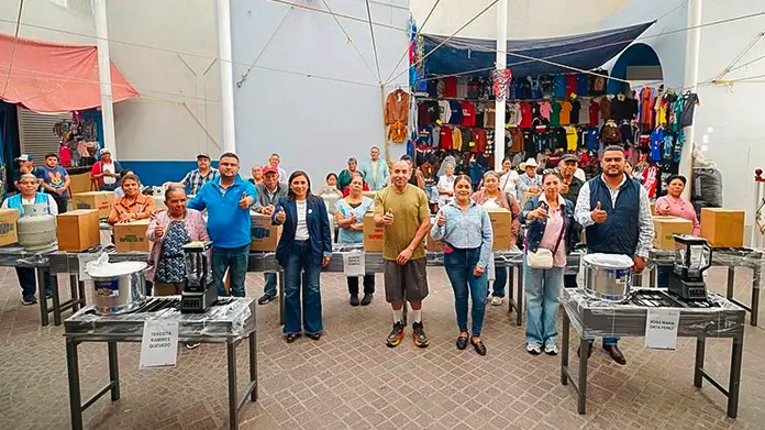  Entregan equipamiento a comerciantes del mercado Hidalgo de San Luis de la Paz