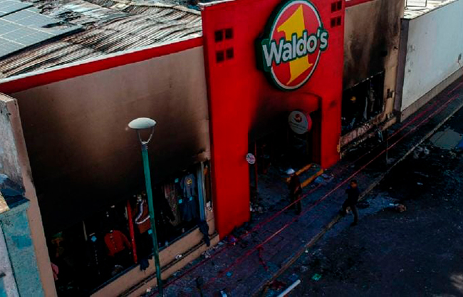  Juez ordena captura de 25 personas por el incendio en Waldo's Sonora; van siete detenidos
