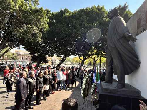  Realizan homenaje en la CDMX por el 173 aniversario del natalicio de Martí