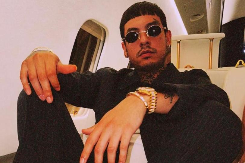  Natanael Cano evita detención mientras se revisa orden judicial en Sonora. – Al Contacto