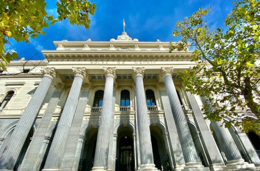  El Ibex 35 corrige ante el desplome de Repsol, pero se mantiene sobre los 17.640 puntos