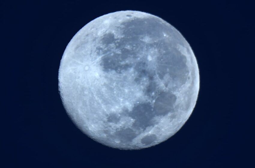  La primera luna llena de 2026 coincidirá este sábado con la lluvia de meteoros de las Cuadrántidas