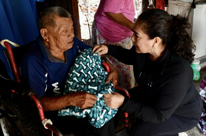  Apoyan a familias vulnerables de Carrillo Puerto con cobijas y alimentos