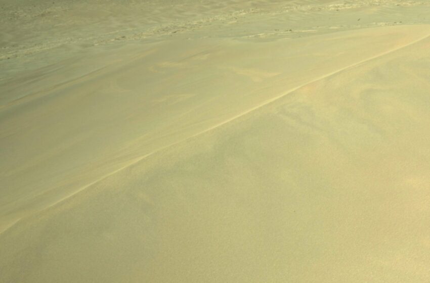  Los astrónomos no disimulan su asombro: la NASA encuentra en Marte una ‘megaonda’ de 2 metros de altura