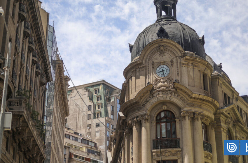  Bolsa de Santiago cierra su primera jornada de 2026 a la baja tras corrección en acciones de alto peso