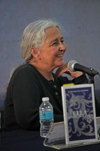  Mariana Elizondo dio a conocer  en la FILPM Ella quiere ir a París