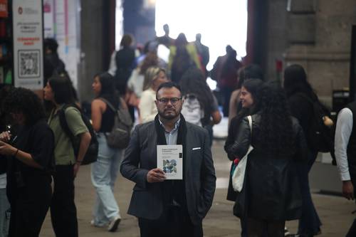  Presentan antología sobre el colonialismo interno